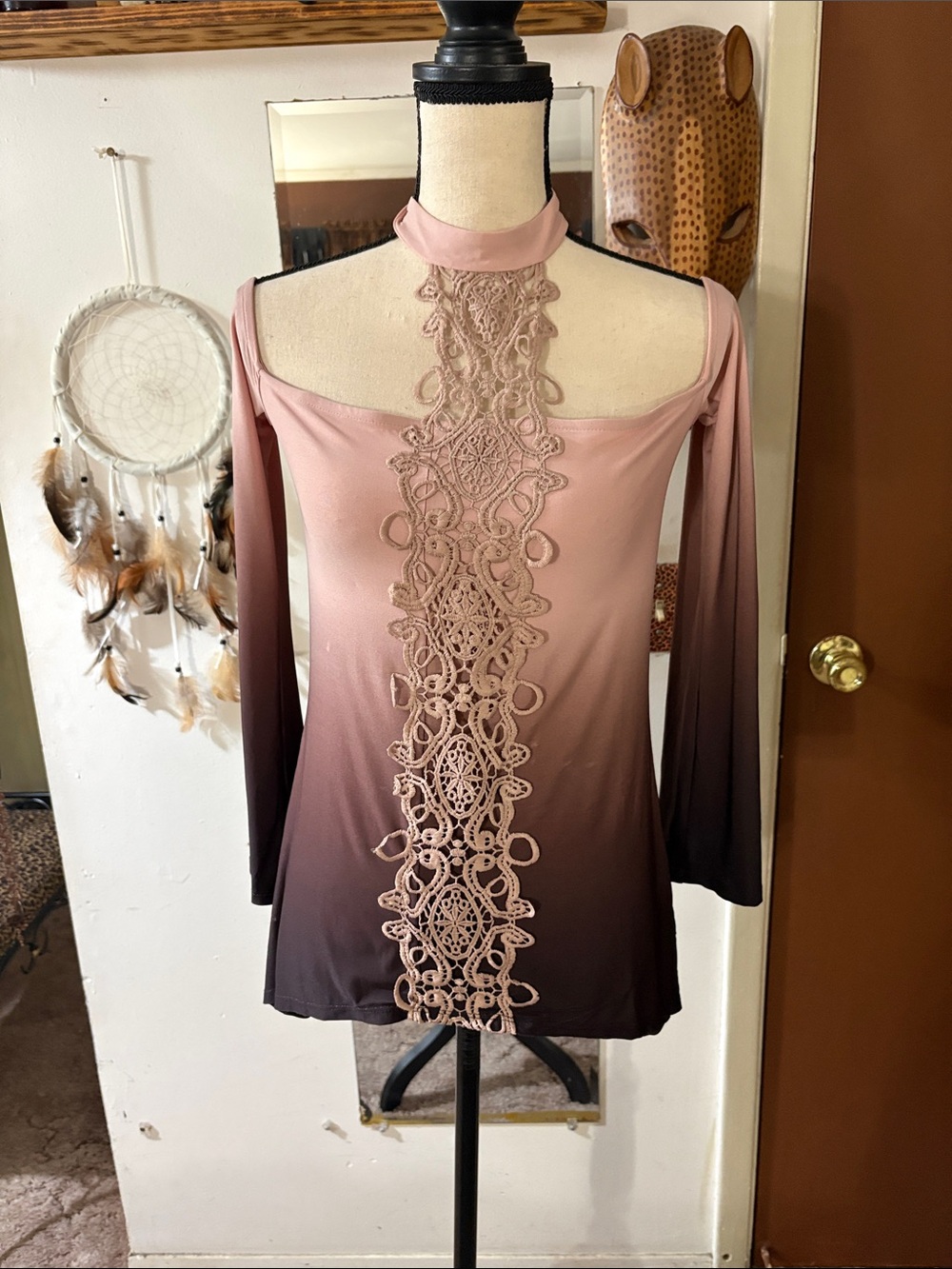 VENUS Ombre Cold-Shoulder Lace-Trim Long Sleeve Top in Pink and Brown
